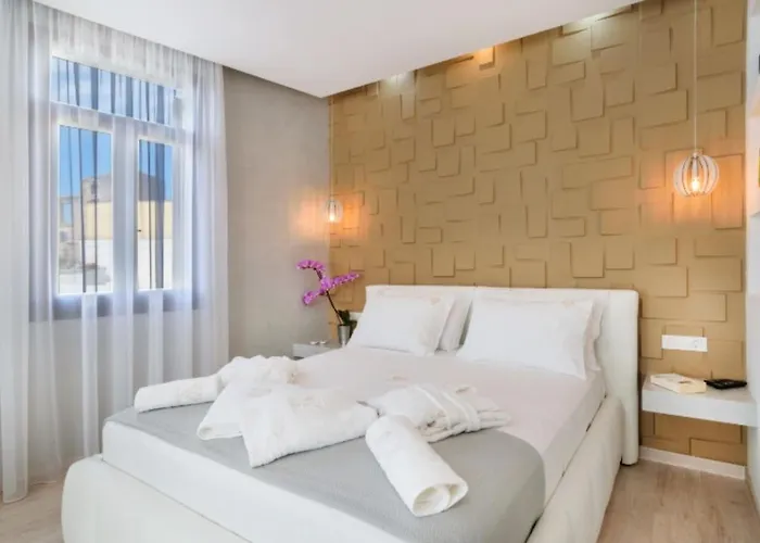 Diamond Luxury Hotel 3*