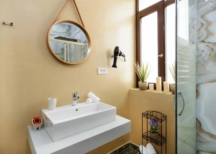 Diamond Luxury Hotel 3*