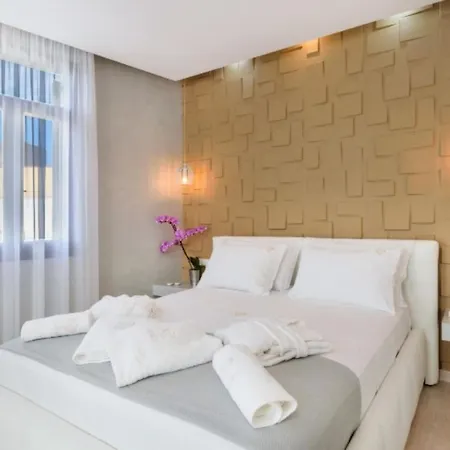 Diamond Luxury Apartment *