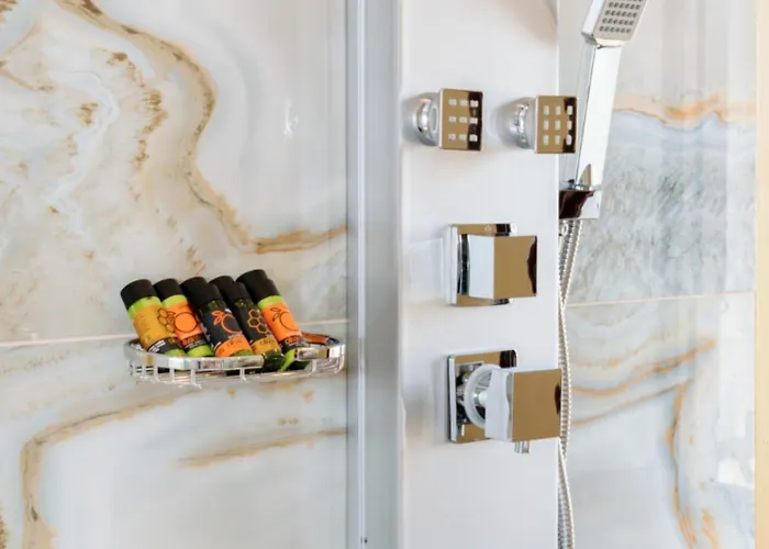 Diamond Luxury 干尼亞